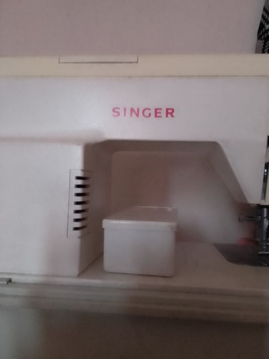 Máquina de costura para venda uma boa marca com todos acessórios