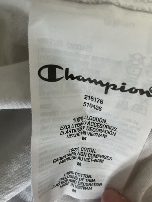 Продам футболку Chempion стан дуже гарний як новий