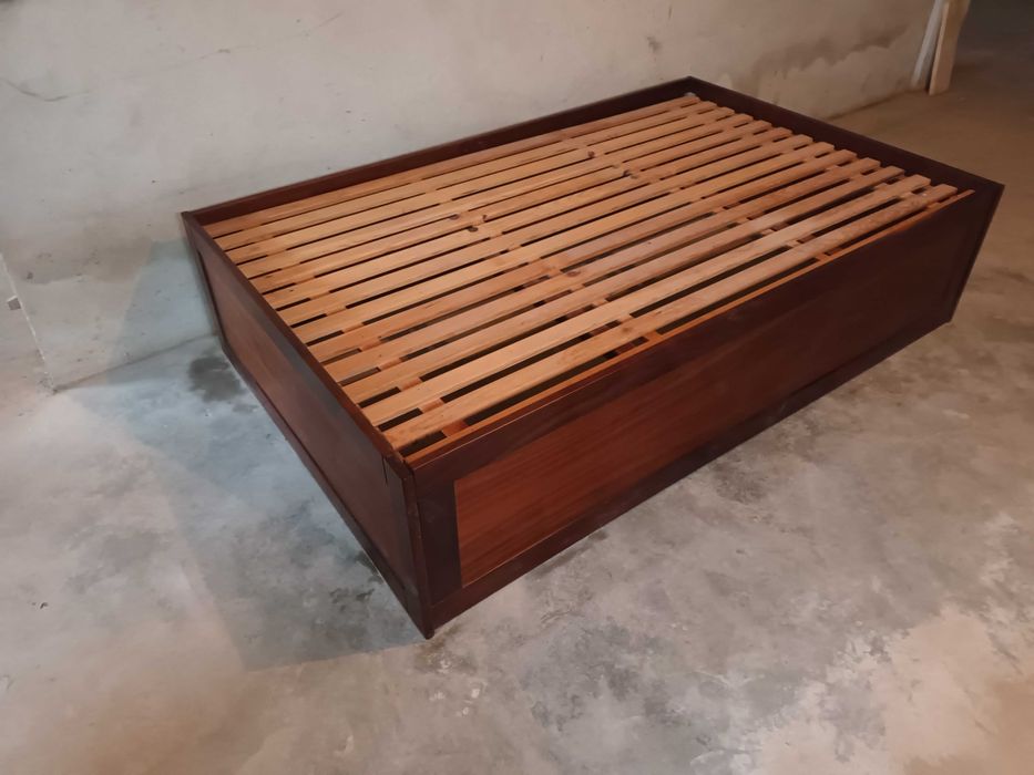 Cama Pinho Maciço como Nova