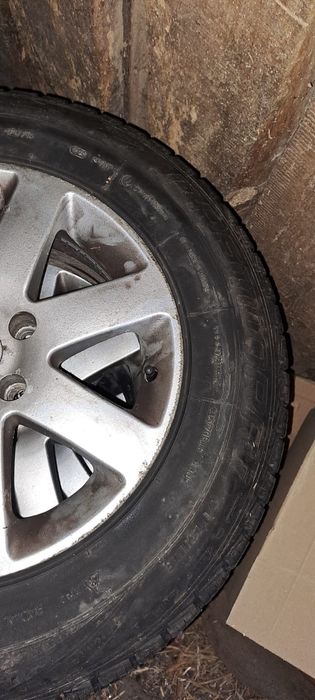 Диски R16 з резиною на Nissan x-trail