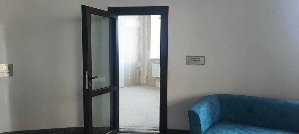 Оренда фасадні приміщення 18-132м Центр Звягель Шевченка,5/1 Терміново