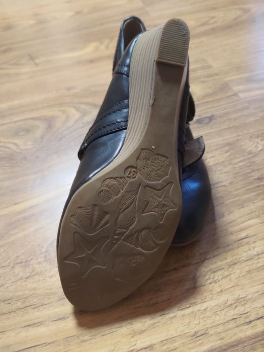 Buty na koturnie Ariane rozmiar 37