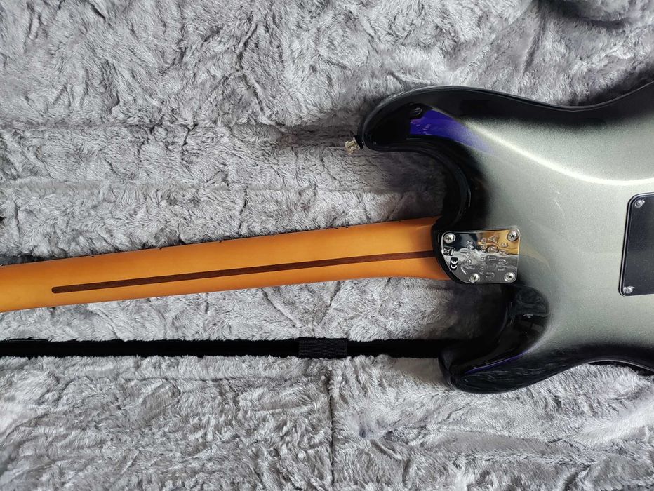 2021 Fender Ultra Luxe Strat HSS FR Silverburst