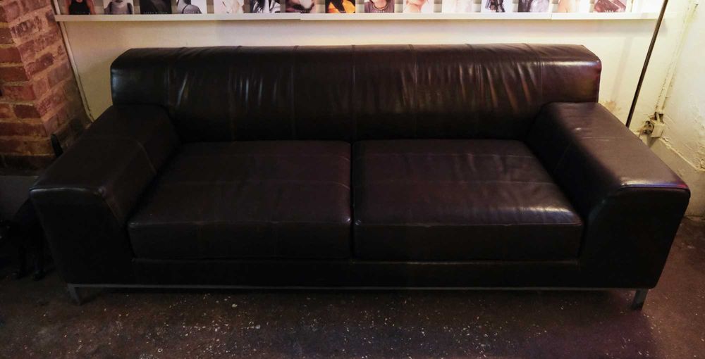 Sofá de sala castanho