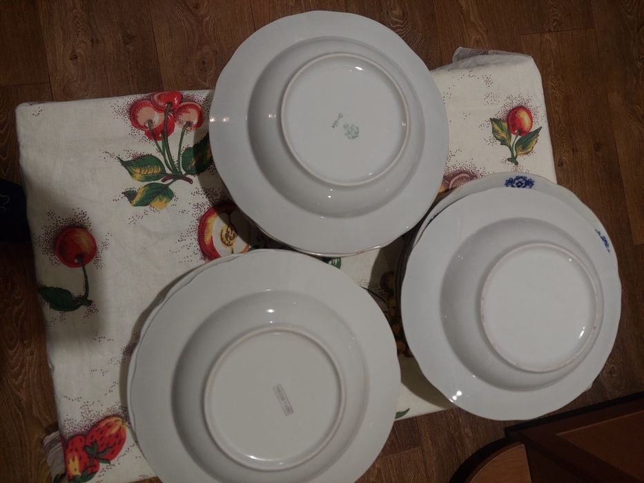 Набір тарілок нові