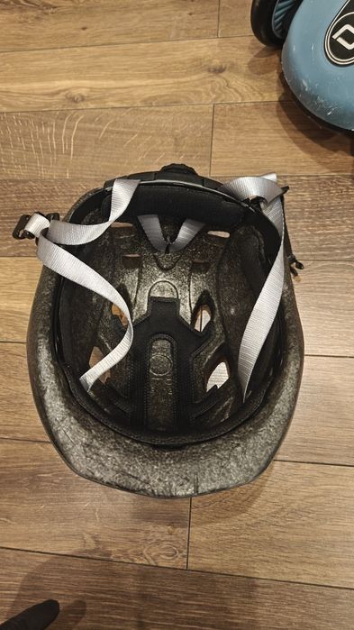 Scoot & Ride  + kask Bobike – stan dobry