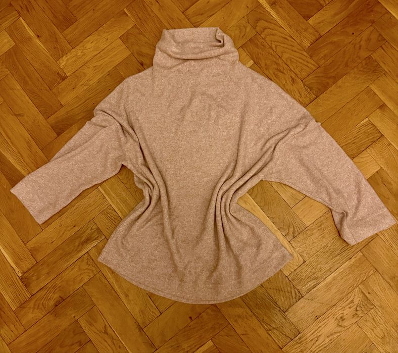 Golf pudrowy róż Stradivarius