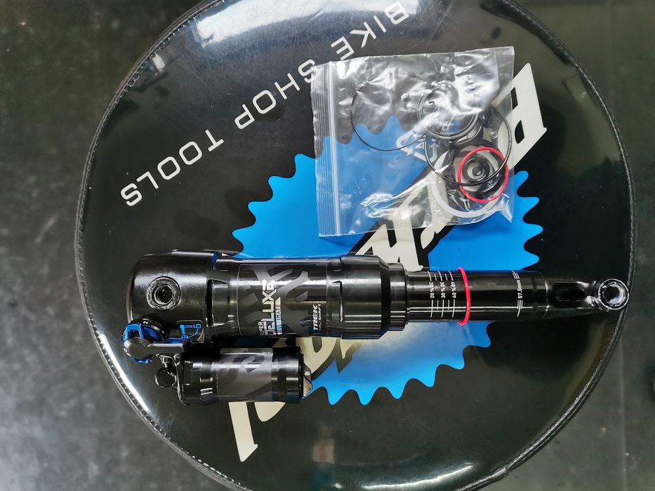 Rock Shox Super Deluxe Thrushaft 230x62,5 Trek Slash Gen 5 Rail