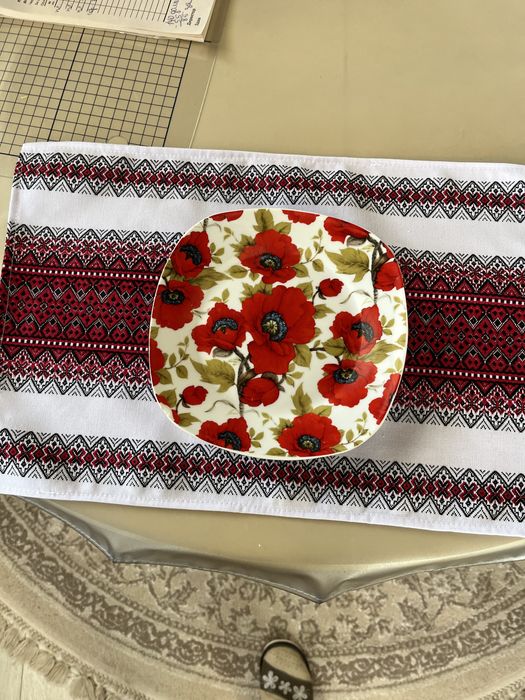 Вишиті лляні скатертини і салфетки