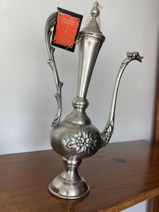 Peça de estanho para decoraçao