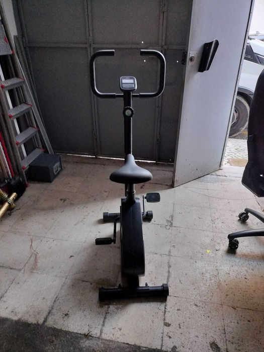 Bicicleta Estática ESSENTIAL 03 DOMYOS como nova