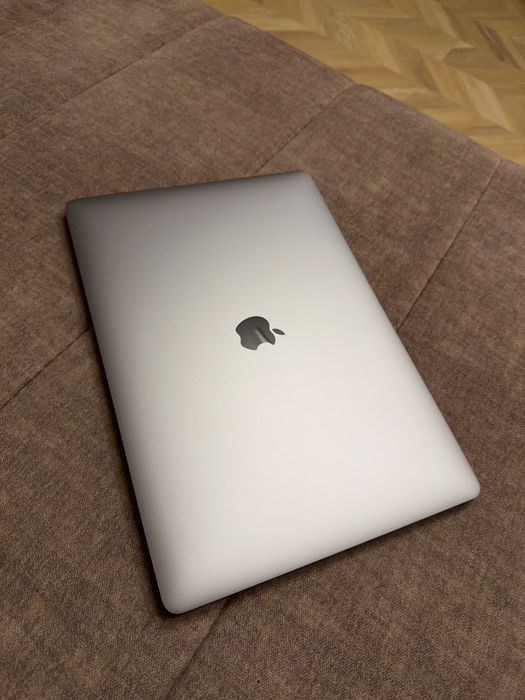Macbook pro 15 2018 / 2019 i7 / 16gb / 512gb/ Radeon Pro 4 ГБ 92% АКБ