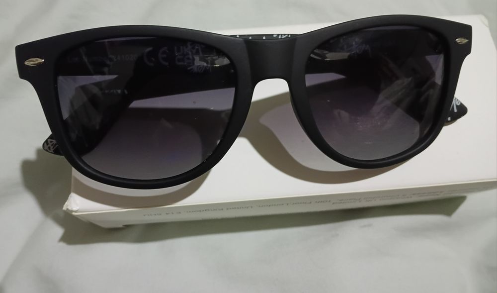 Óculos de sol pretos mate