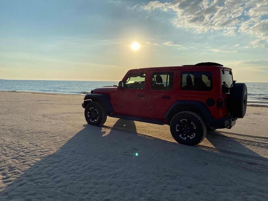 Samochód do ślubu i na inne okazje. Czerwony Jeep z otwieranym dachem!