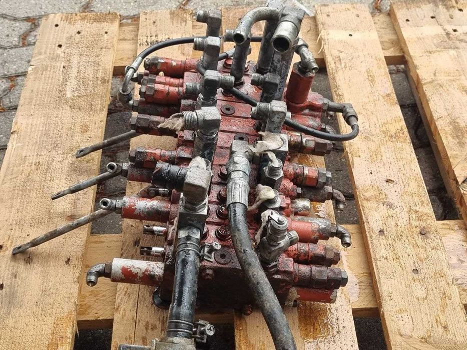 oryginalny, używany rozdzielacz hydrauliczny Kubota RB519--61152