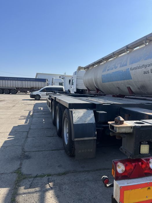 Напівпричіп контейноровоз