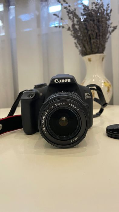 Фотоапарат Canon 2000d