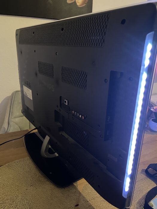 Телевізор PHILIPS 37