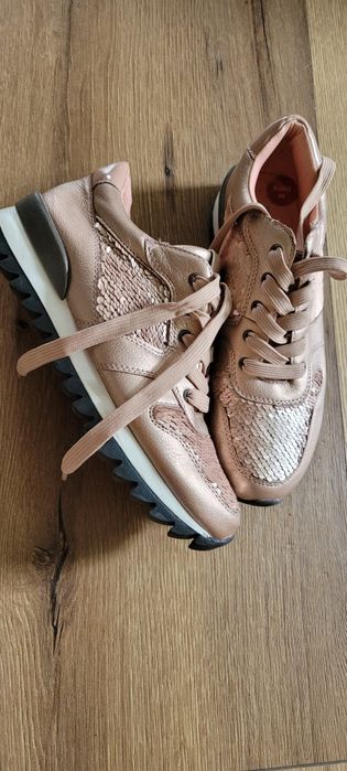Sneakersy marki Chika 10