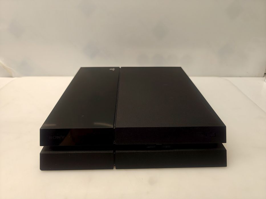 PlayStation 4 + FIFA 17 + Acessórios