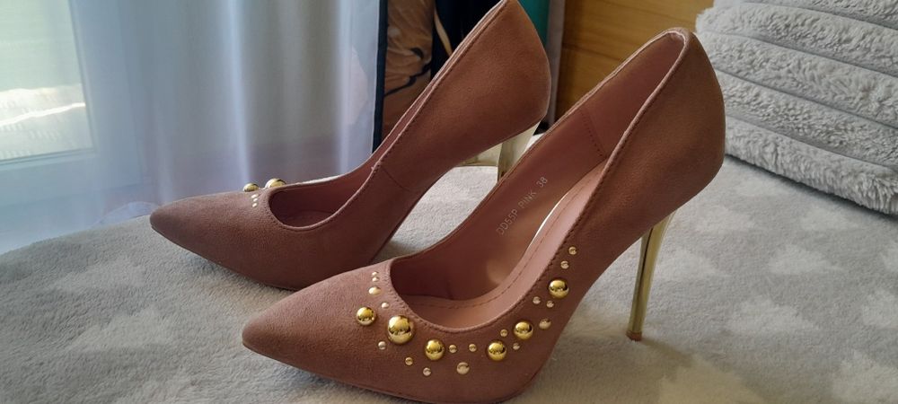 Buty na szpilkach