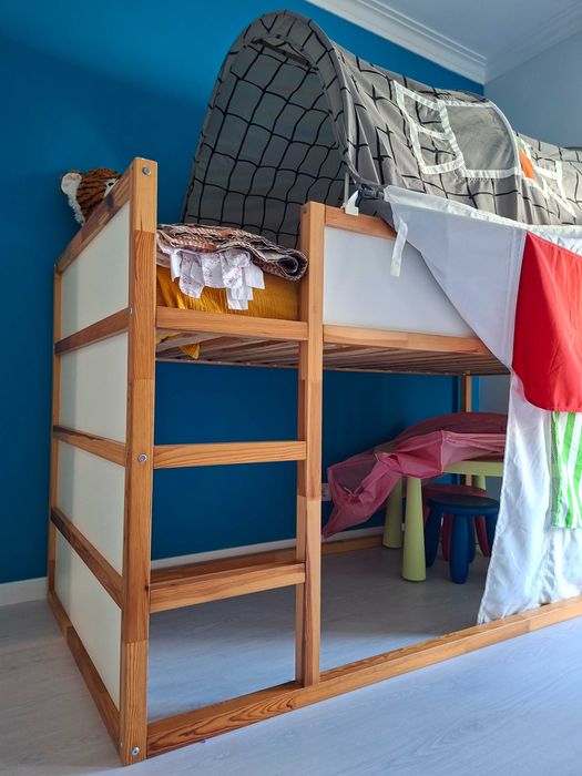 Cama de criança para oferecer