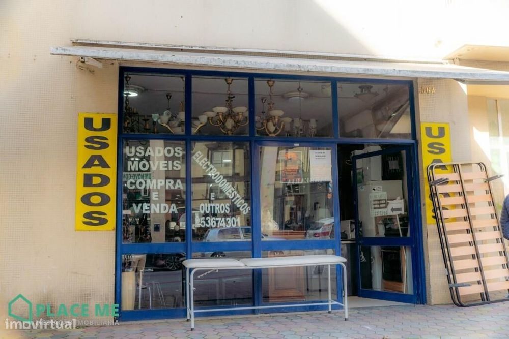 Armazém com licença de comércio e armazém junto à Universidade do Minh