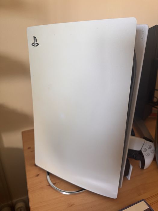 Playstation 5( PS5) + 2 comandos + base carregadora + 2 jogos