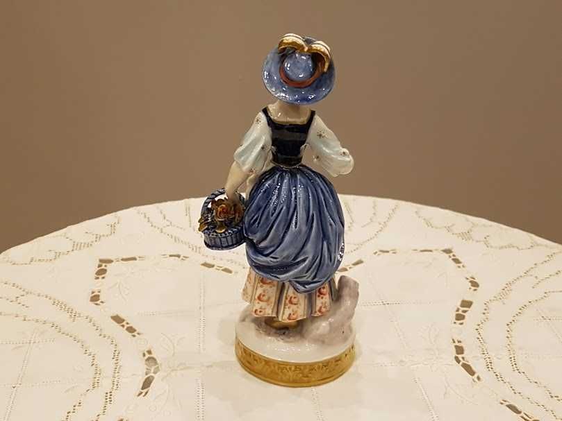 Figurka "Kobieta z koszem kwiatów", porcelana Turyngia.