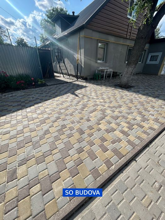 Укладання тротуарної плитки та бруківки, укладка тротуарной плитки фем