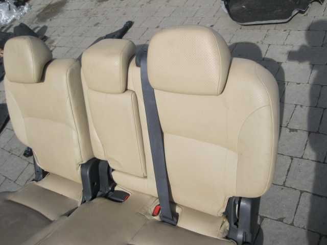 Mitsubishi Outlander XL сидіння задні