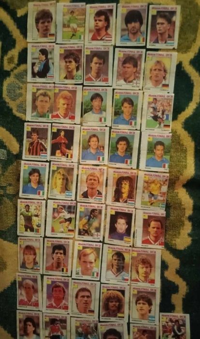 Коллекции футбольных команд, билетов на разные легендарные матчи..