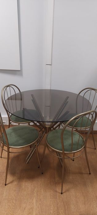Conjunto mesa e 4 cadeiras COMO NOVO