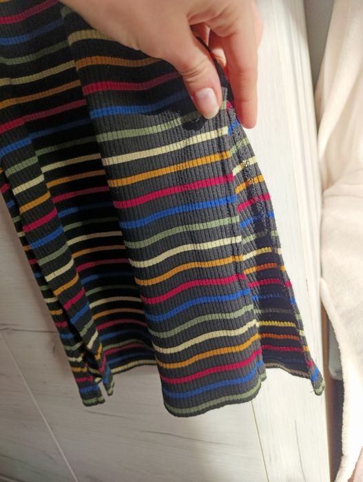 Sukienka przylegająca w paski