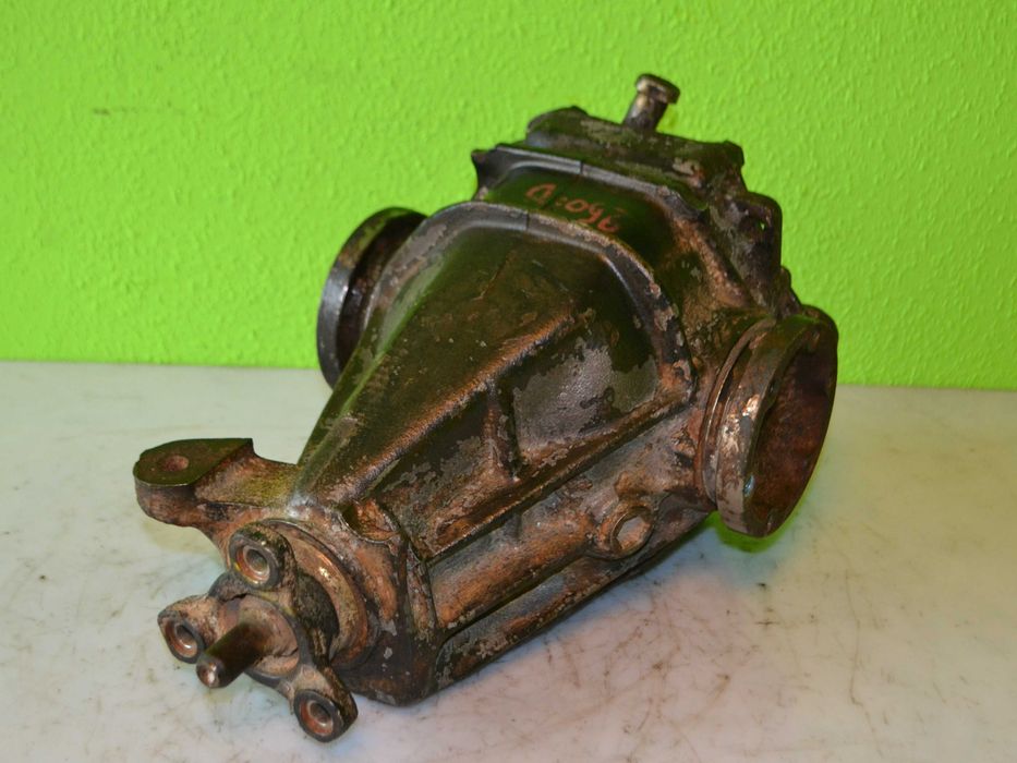 Dyferencjał dyfer tył MERCEDES 124 250D  3.64
