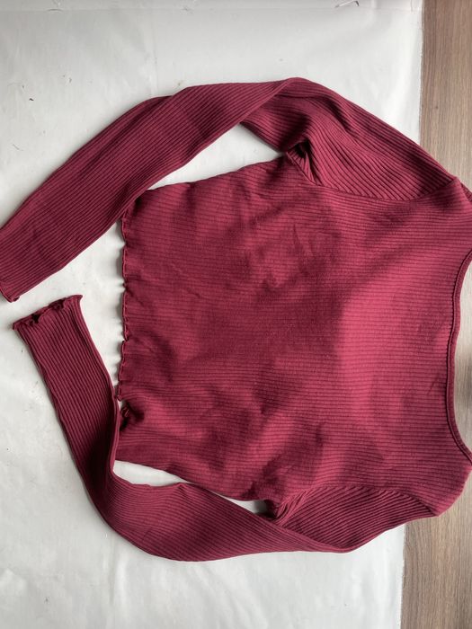 червоний короткий  топ