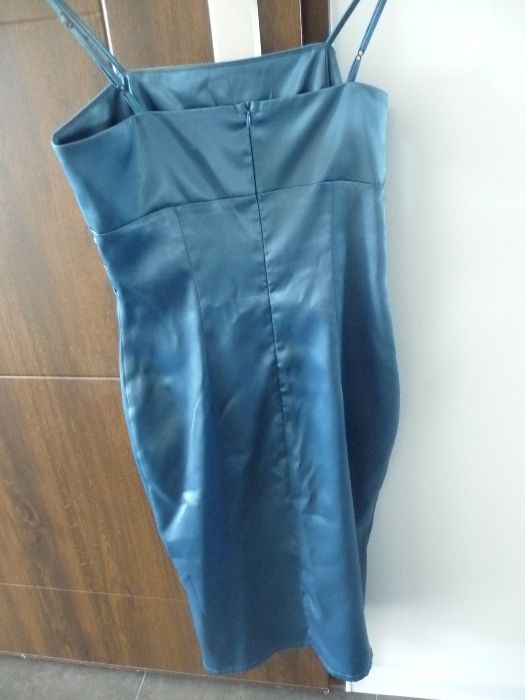 Elegancka sukienka na naramkach w morskim kolorze rozmiar 36