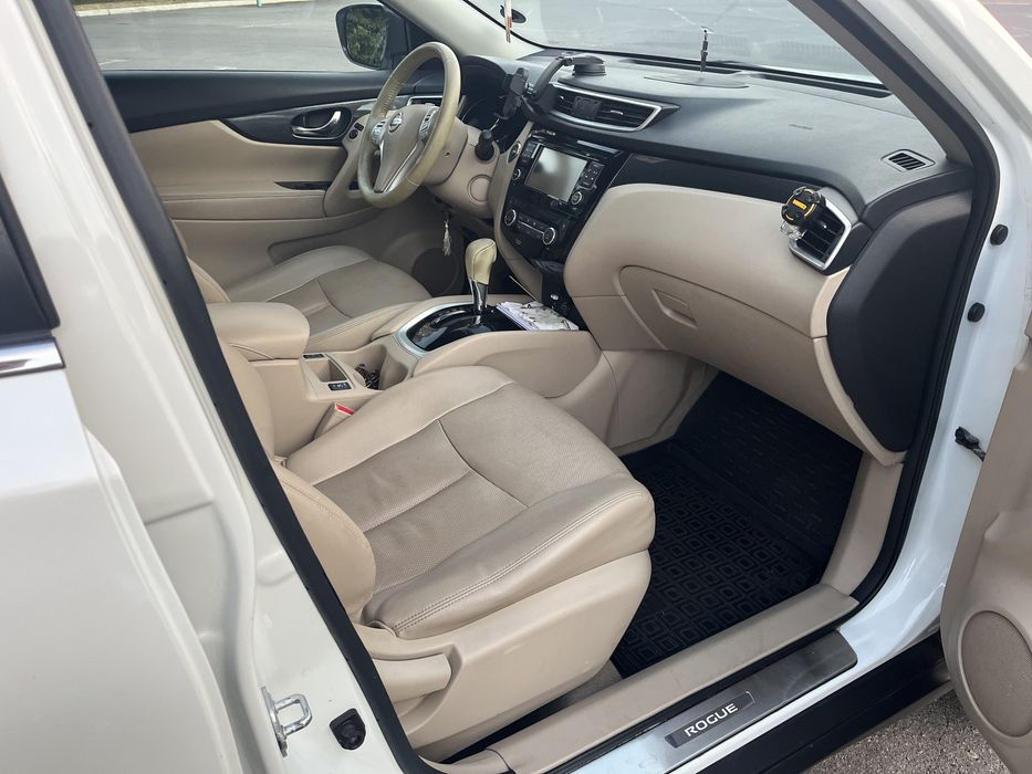 NISSAN ROGUE в максимальній комплектаціі