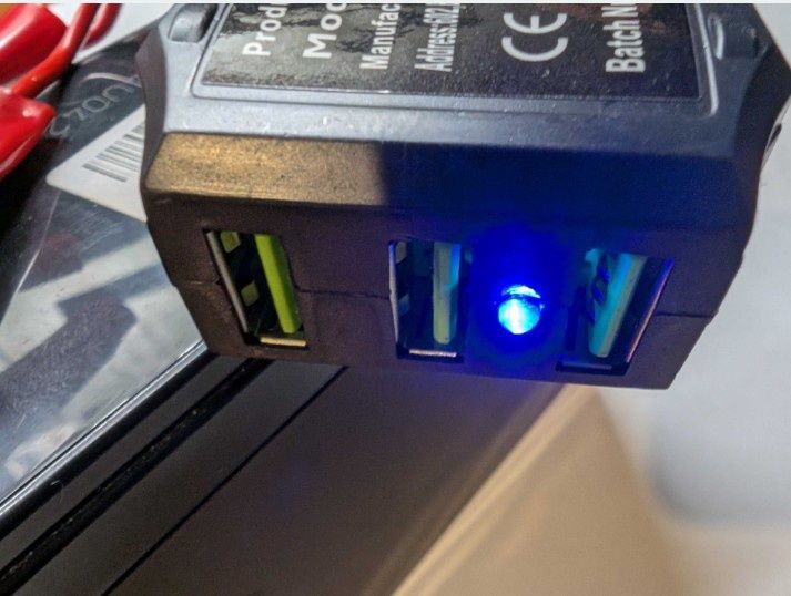 Універсальное зарядное с крокодильчиками 8V, 12V,до 24V с 3 USB портам