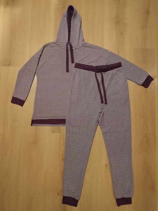 Костюмы трикотажные Пижамы ЖЕНСКАЯ ОДЕЖДА 42-46 и ОБУВЬ 38-39