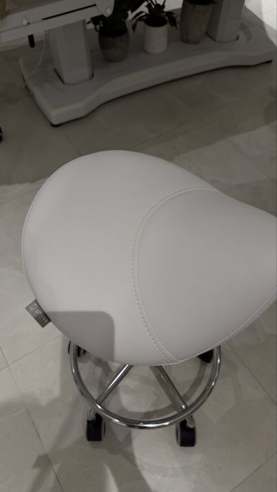 Taboret kosmetycznu typu„ Kozioł” bialy - firma Physa