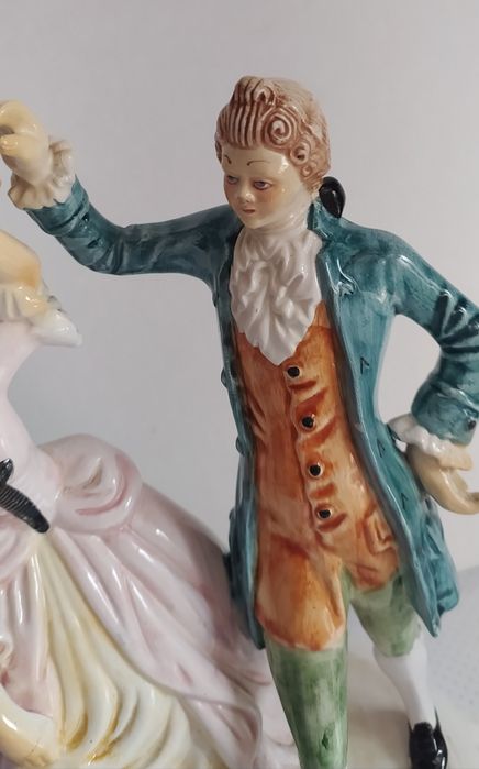 Estatueta de casal a dançar