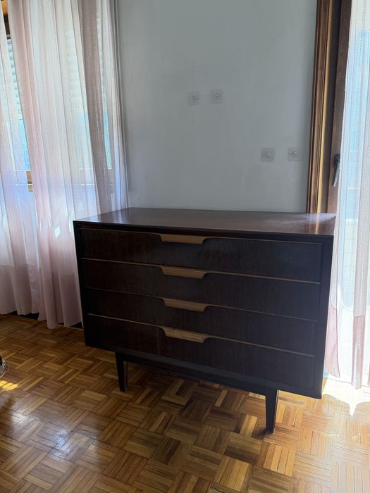 Cama c/ colchão + cómoda