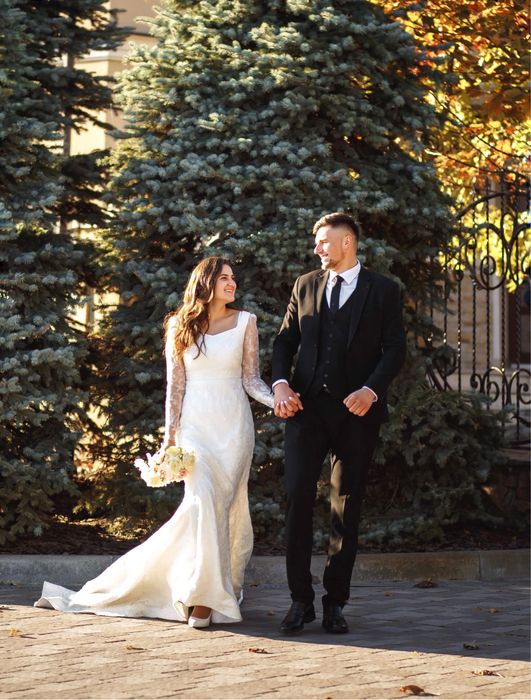 Продається весільна сукня