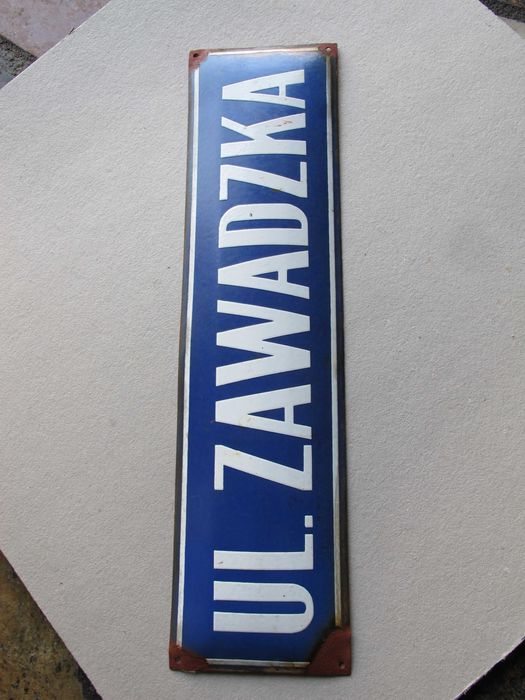 Tabliczka z nazwą ulicy Zawadzka