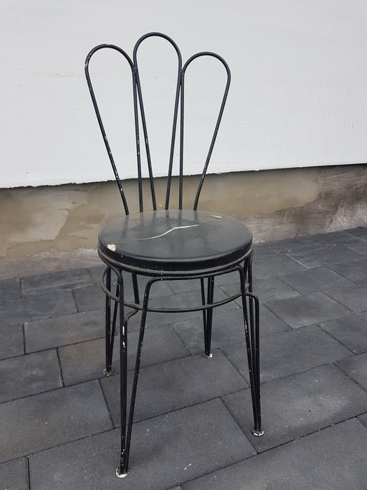 Krzesło metalowe z czasów PRL