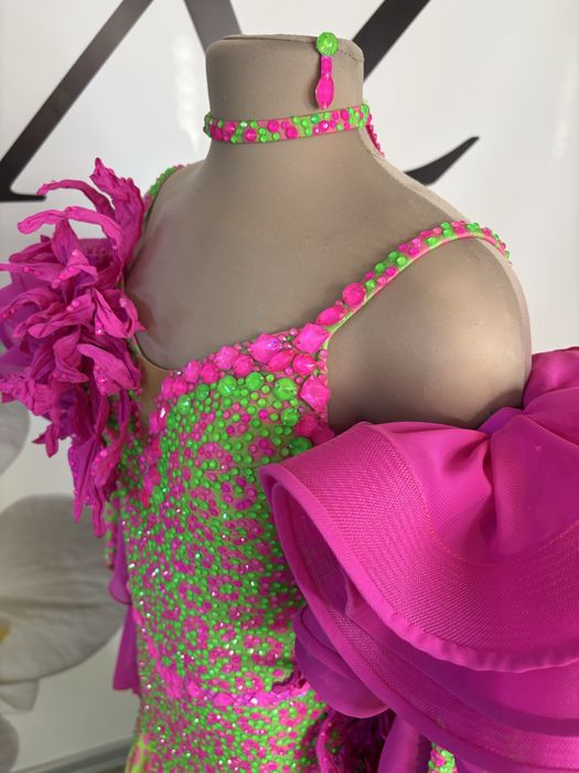 Нова абсолютно сукня стандарт юніори 1-2 , ріст 160-165