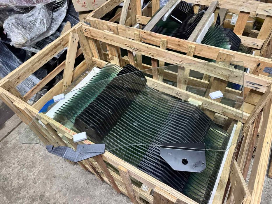 Стекло левое правое переднее двойное полторашное новое Tesla Y