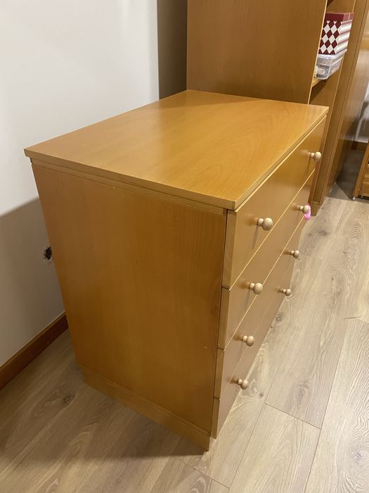 Conjunto de roupeiro, comoda e estante