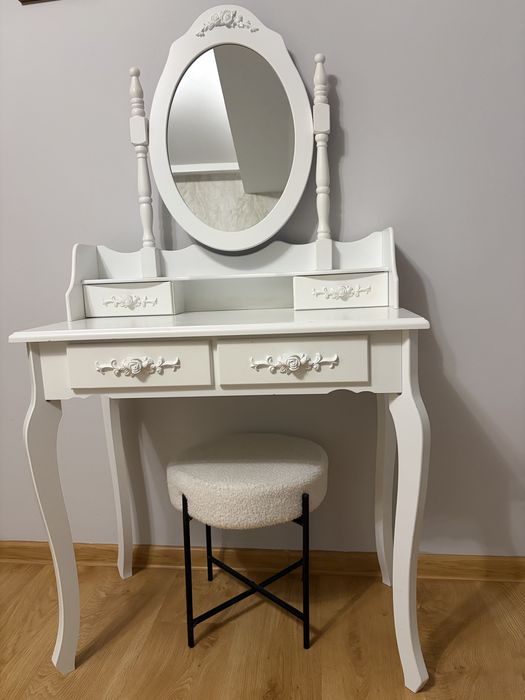 Toaletka kosmetyczna z lustrem + krzesełko